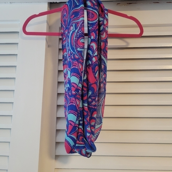 Lilly pulitzer Riley Infinity Scarf. - Picture 11 of 11